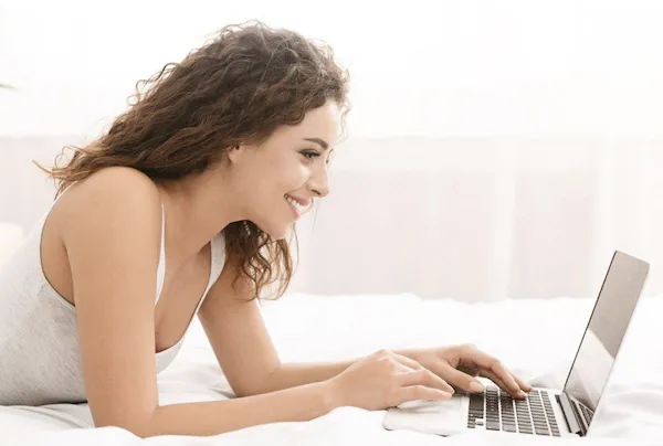 Was soll man einem Mädchen online schreiben?